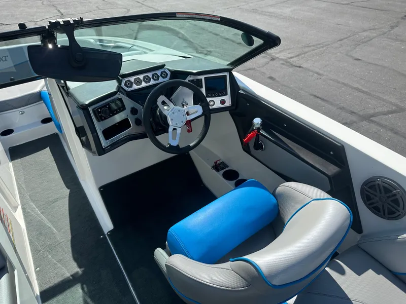 Slide: The Image of MasterCraft NXT22 2016 - 10