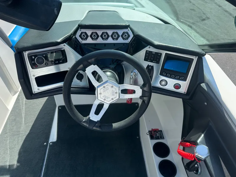 Slide: The Image of MasterCraft NXT22 2016 - 11