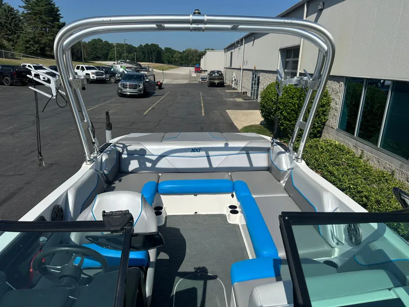 Slide: The Image of MasterCraft NXT22 2016 - 18