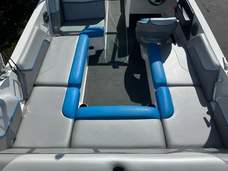 Slide: The Image of MasterCraft NXT22 2016 - 9