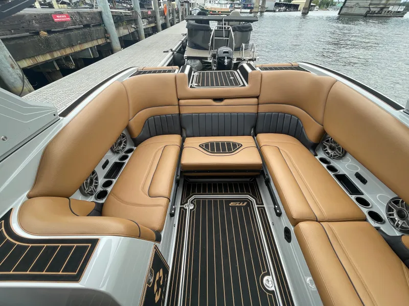 Slide: The Image of MB b52 alpha 2024 - 16