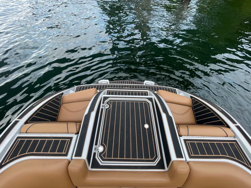 Slide: The Image of MB b52 alpha 2024 - 17