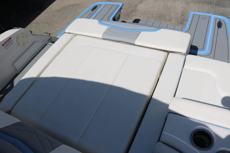 Slide: The Image of Chaparral 260 Surf 2023 - 45