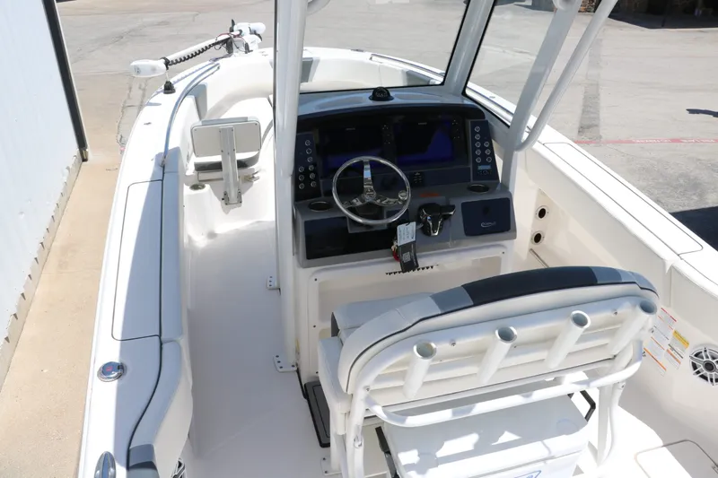 Slide: The Image of Robalo R250 Center Console 2023 - 22