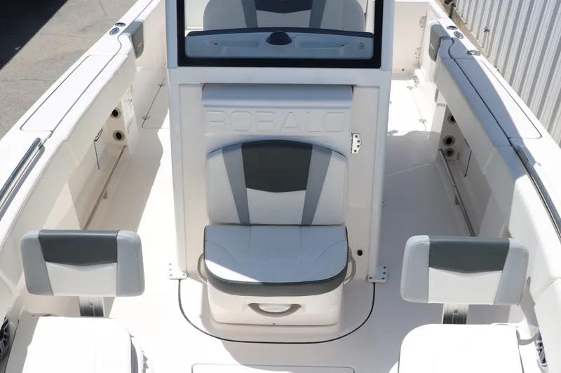 Slide: The Image of Robalo R250 Center Console 2023 - 28