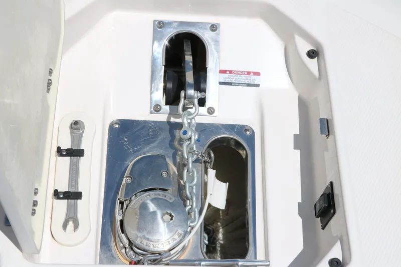 Slide: The Image of Robalo R250 Center Console 2023 - 34