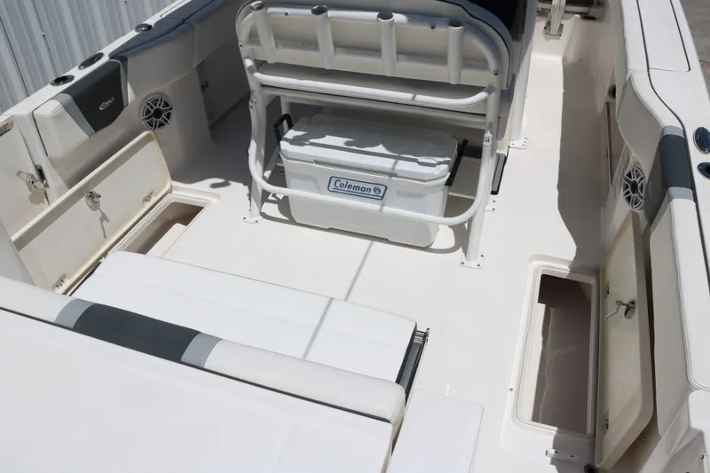 Slide: The Image of Robalo R250 Center Console 2023 - 40