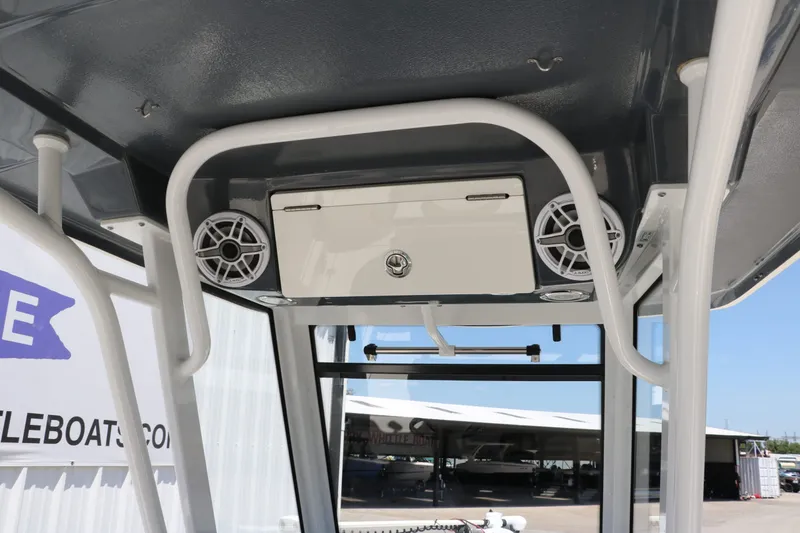 Slide: The Image of Robalo R250 Center Console 2023 - 45