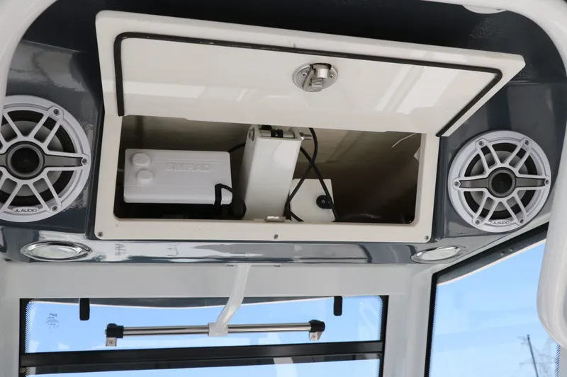 Slide: The Image of Robalo R250 Center Console 2023 - 47