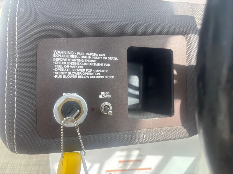 Slide: The Image of Cobalt 220S 2017 - 14