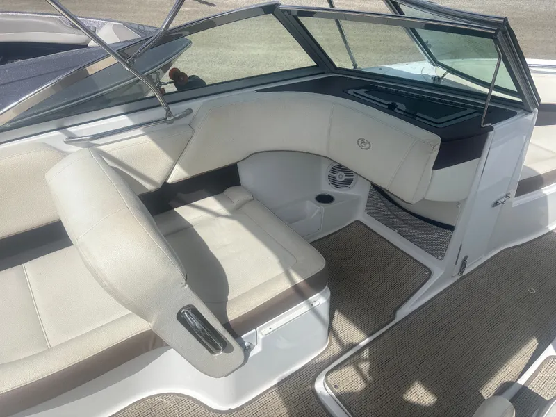 Slide: The Image of Cobalt 220S 2017 - 9