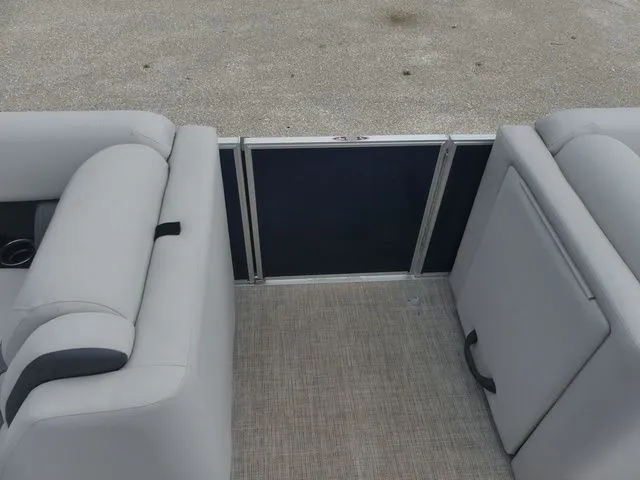 Slide: The Image of Harris Sunliner 230 2021 - 15