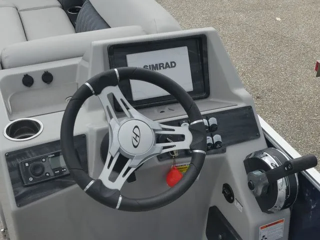 Slide: The Image of Harris Sunliner 230 2021 - 17