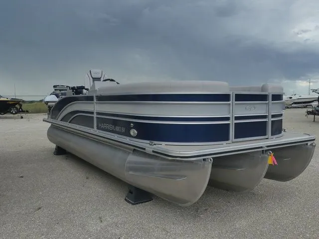 Slide: The Image of Harris Sunliner 230 2021 - 3