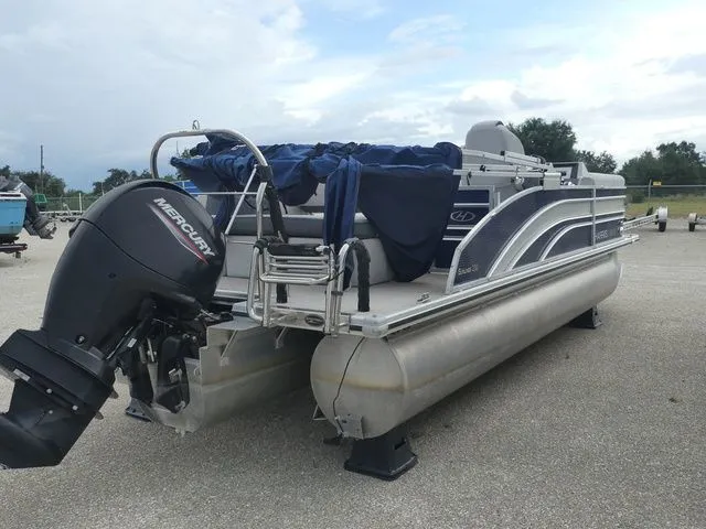 Slide: The Image of Harris Sunliner 230 2021 - 4