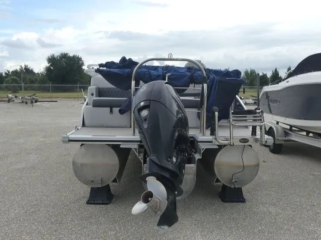 Slide: The Image of Harris Sunliner 230 2021 - 5