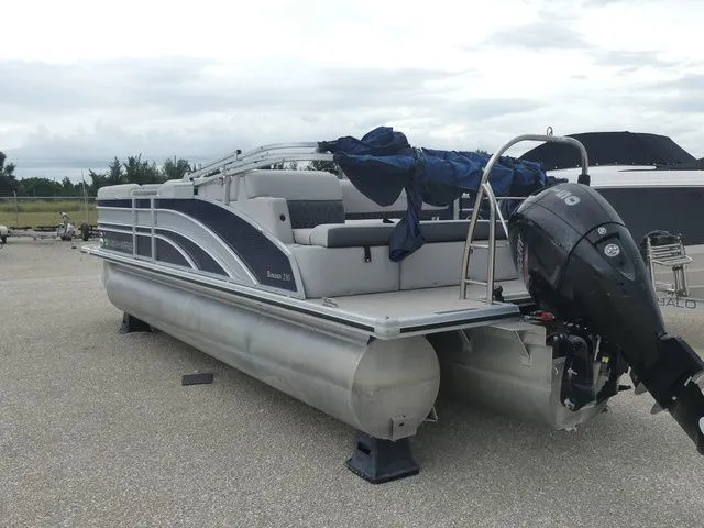 Slide: The Image of Harris Sunliner 230 2021 - 6