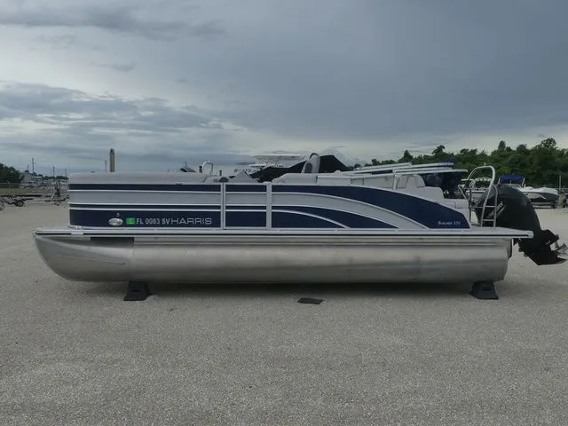 Slide: The Image of Harris Sunliner 230 2021 - 7