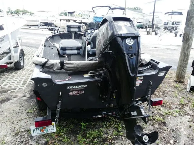 Slide: The Image of Tracker Pro Guide V-16 WT 2015 - 3