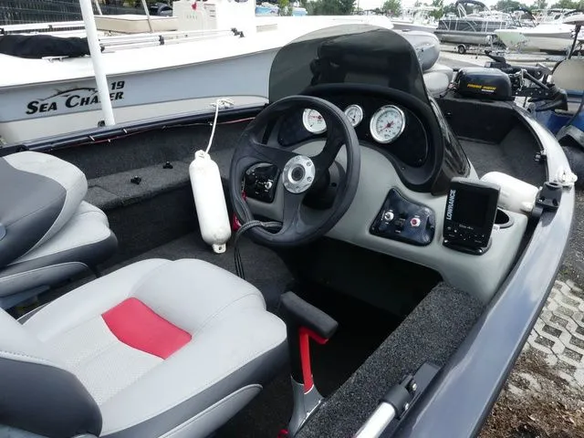 Slide: The Image of Tracker Pro Guide V-16 WT 2015 - 4