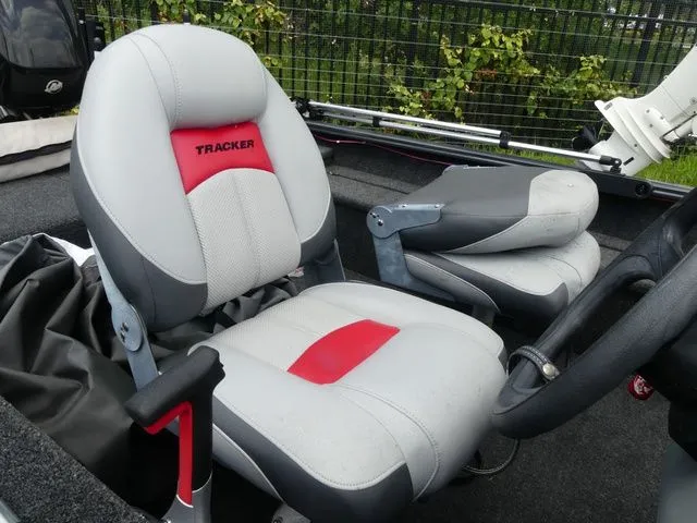 Slide: The Image of Tracker Pro Guide V-16 WT 2015 - 5