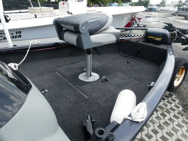 Slide: The Image of Tracker Pro Guide V-16 WT 2015 - 6