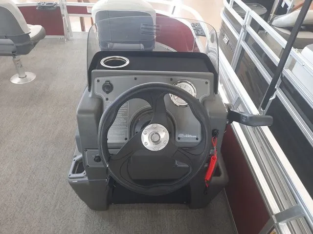 Slide: The Image of Sun Tracker Bass Buggy 16 XL 2026 - 10