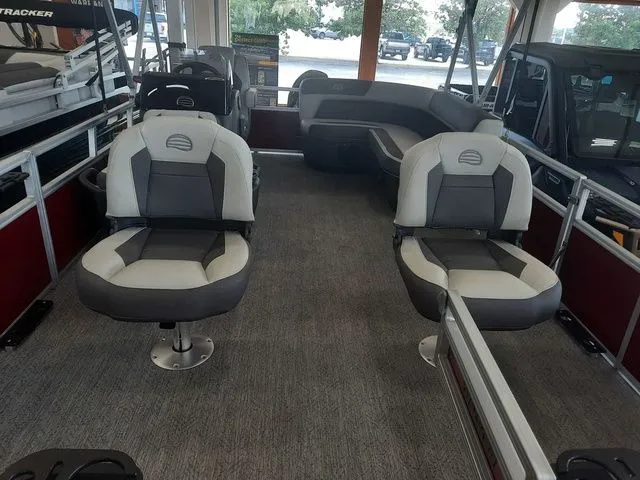 Slide: The Image of Sun Tracker Bass Buggy 16 XL 2026 - 6