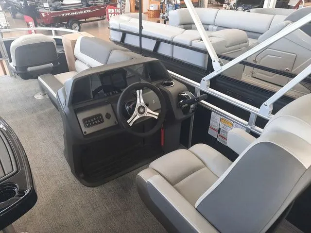 Slide: The Image of Sun Tracker Fishin' Barge 20 DLX 2026 - 10