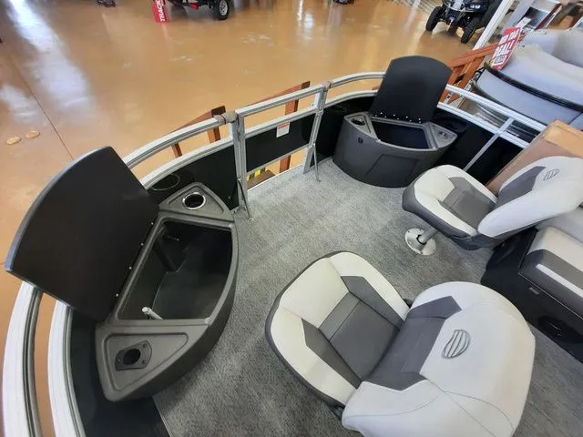 Slide: The Image of Sun Tracker Fishin' Barge 20 DLX 2026 - 19