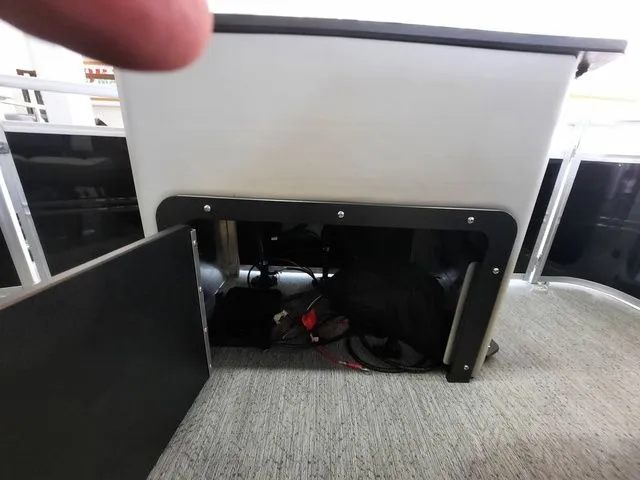 Slide: The Image of Sun Tracker Fishin' Barge 20 DLX 2026 - 25