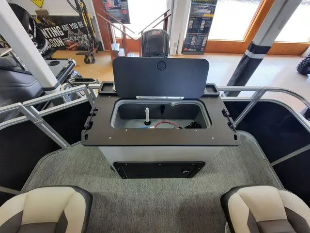 Slide: The Image of Sun Tracker Fishin' Barge 20 DLX 2026 - 26