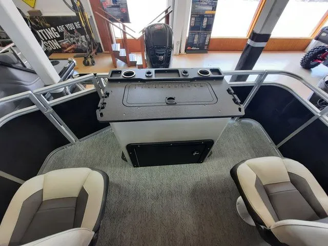 Slide: The Image of Sun Tracker Fishin' Barge 20 DLX 2026 - 27