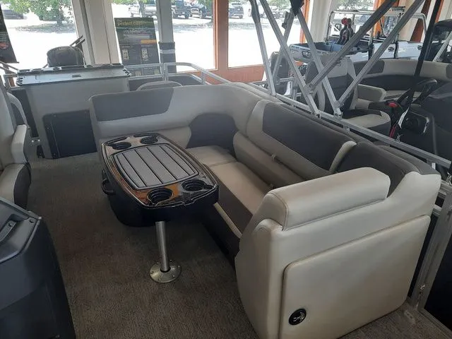 Slide: The Image of Sun Tracker Fishin' Barge 20 DLX 2026 - 33