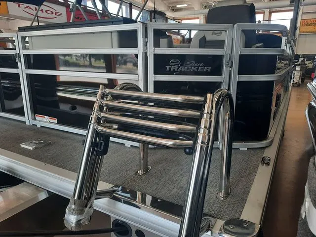 Slide: The Image of Sun Tracker Fishin' Barge 20 DLX 2026 - 37