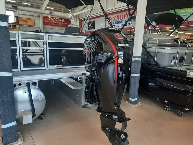 Slide: The Image of Sun Tracker Fishin' Barge 20 DLX 2026 - 4