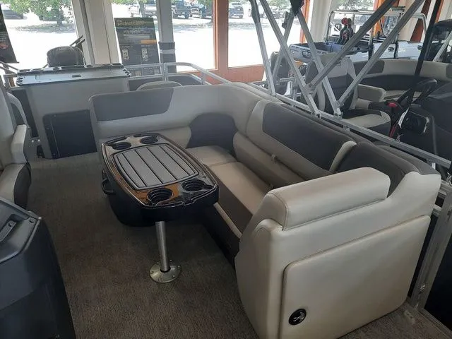 Slide: The Image of Sun Tracker Fishin' Barge 20 DLX 2026 - 8