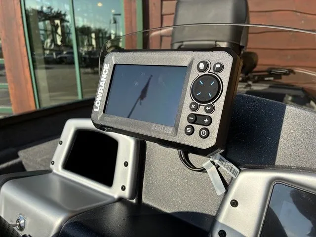 Slide: The Image of Tracker Pro Team 175 TF 2026 - 7