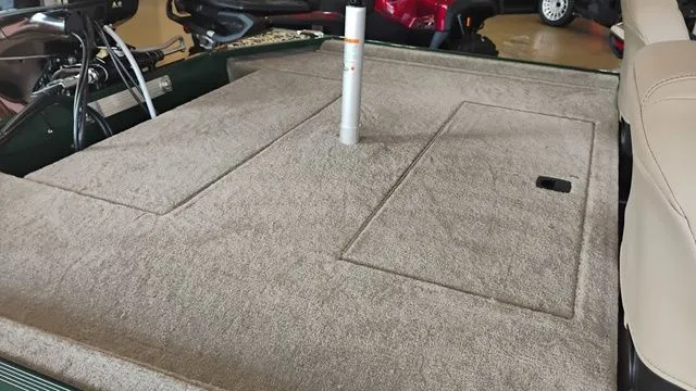 Slide: The Image of Tracker Bass Tracker Classic Limited 2026 - 15