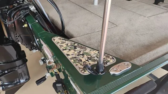 Slide: The Image of Tracker Bass Tracker Classic Limited 2026 - 17