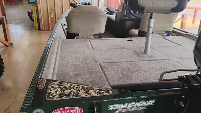 Slide: The Image of Tracker Bass Tracker Classic Limited 2026 - 20