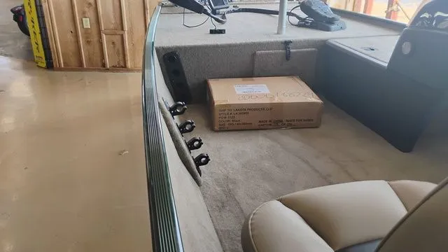 Slide: The Image of Tracker Bass Tracker Classic Limited 2026 - 21