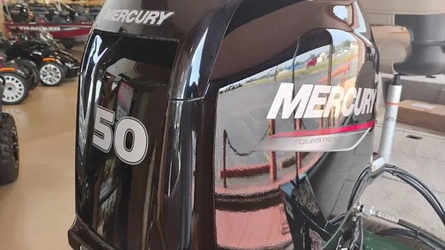 Slide: The Image of Tracker Bass Tracker Classic Limited 2026 - 28