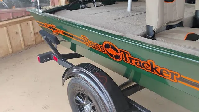 Slide: The Image of Tracker Bass Tracker Classic Limited 2026 - 36