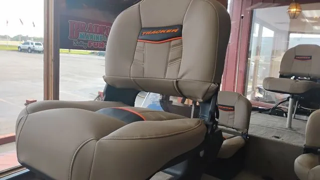 Slide: The Image of Tracker Bass Tracker Classic Limited 2026 - 39