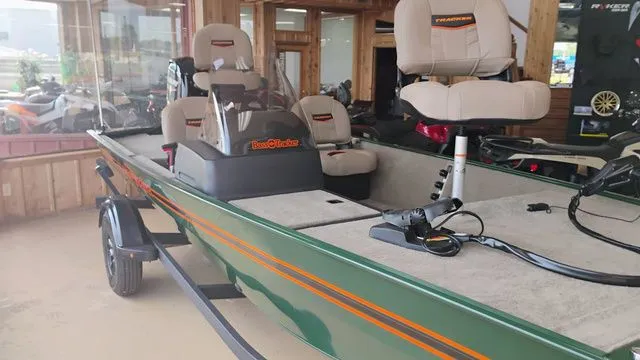 Slide: The Image of Tracker Bass Tracker Classic Limited 2026 - 44