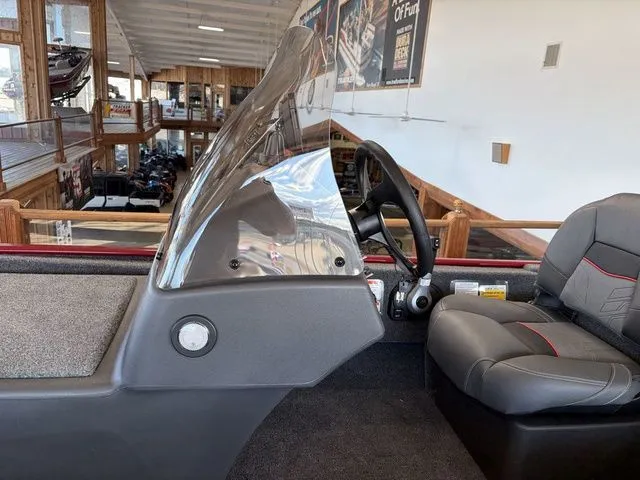 Slide: The Image of Tracker Bass Tracker Classic XL 2026 - 11