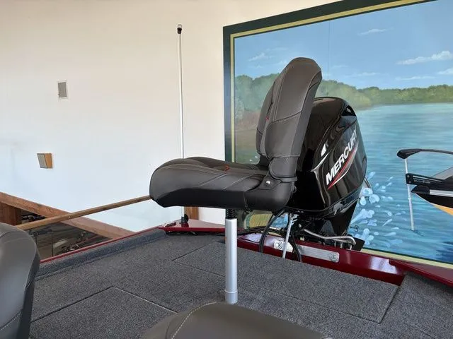 Slide: The Image of Tracker Bass Tracker Classic XL 2026 - 14