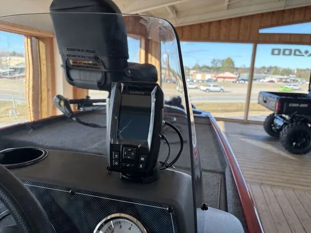 Slide: The Image of Tracker Bass Tracker Classic XL 2026 - 20