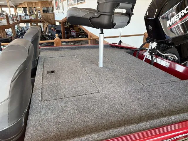 Slide: The Image of Tracker Bass Tracker Classic XL 2026 - 26